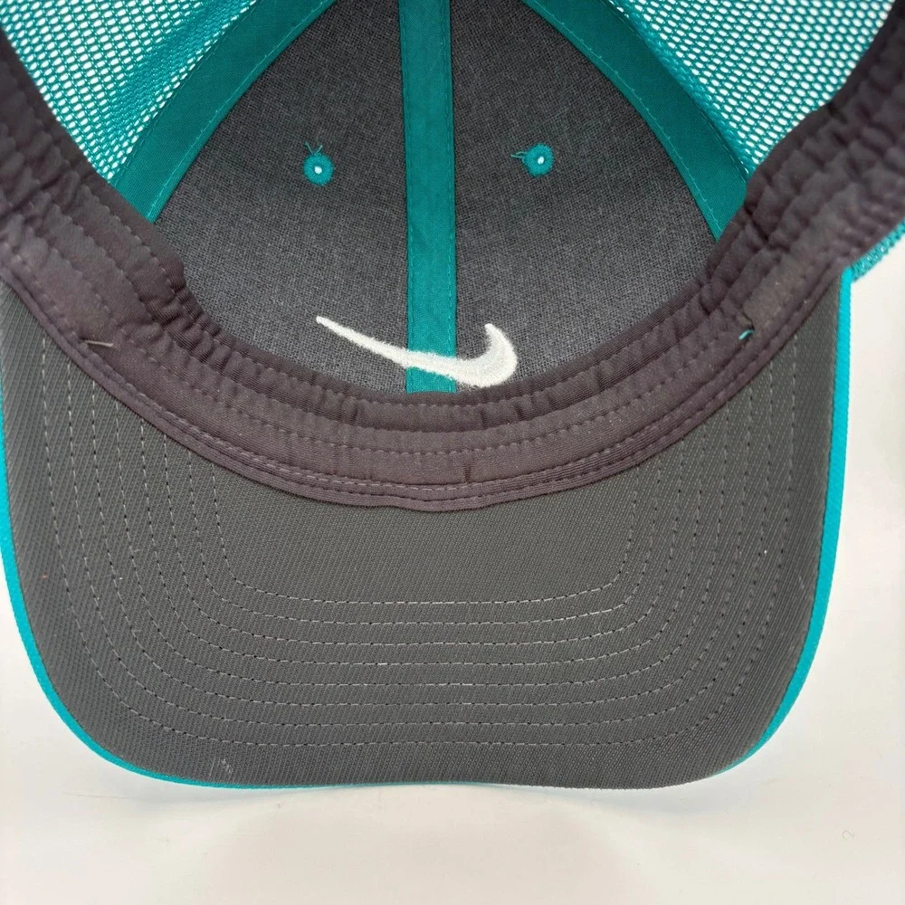 Nike‎ Golf Vapor Teal Mesh Fitted Trucker Hat Size M/L Performance Golfing